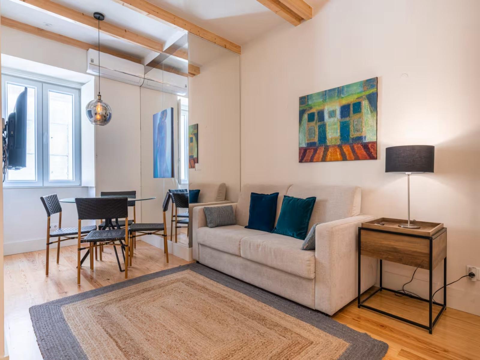 Apartment divided into 3 units with AL license in Lisbon