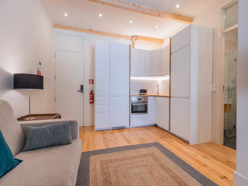 Apartment divided into 3 units, with AL license, in Lisbon 1370987303