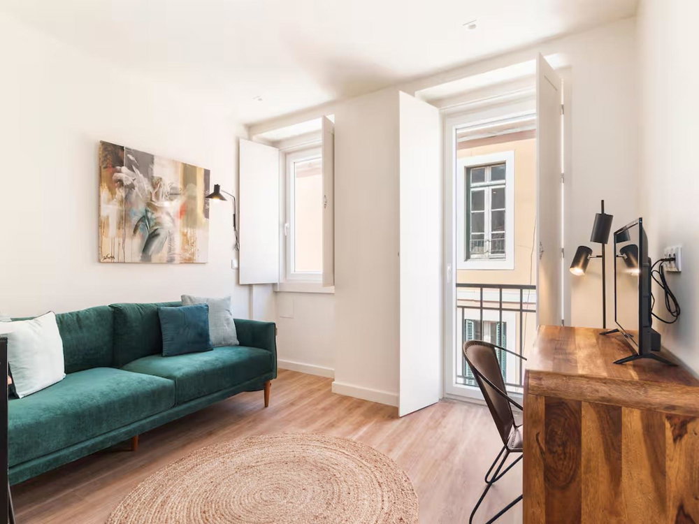 Apartment divided into 2 units, with AL license, in Lisbon 1602988856