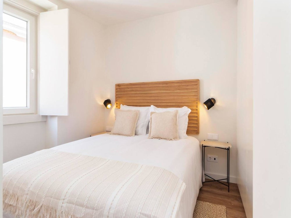 Apartment divided into 2 units, with AL license, in Lisbon 1602988856