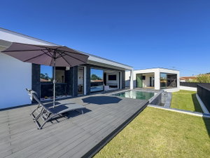 Single storey 4 bedroom villa with heated pool, in Lagoa, Ericeira