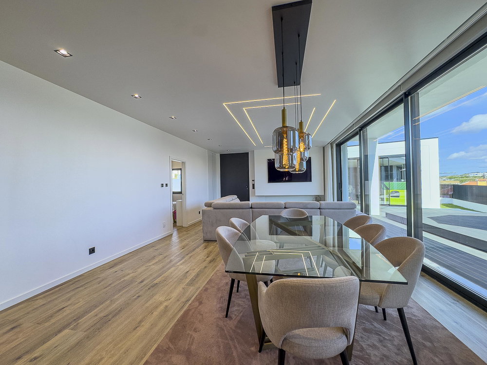 Single storey 4 bedroom villa with heated pool, in Lagoa, Ericeira