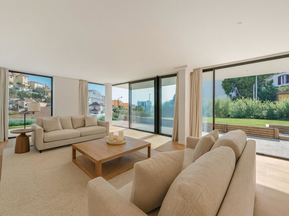4 bedroom flat in a gated community, with swimming pool in Estoril 1453967815