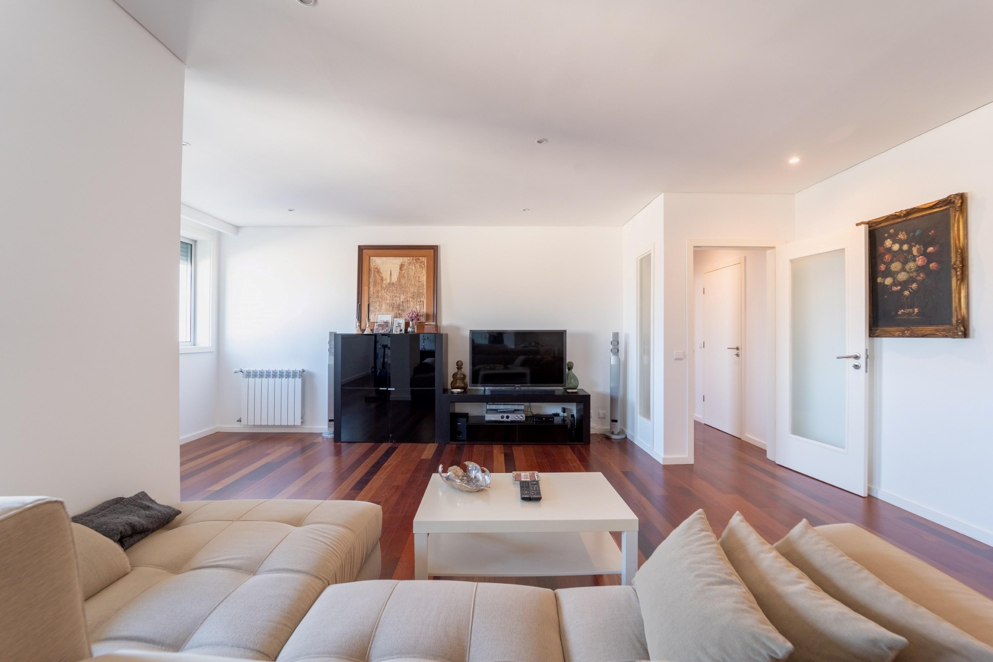 3 bedroom flat with 2 parking spaces on Av. Boavista