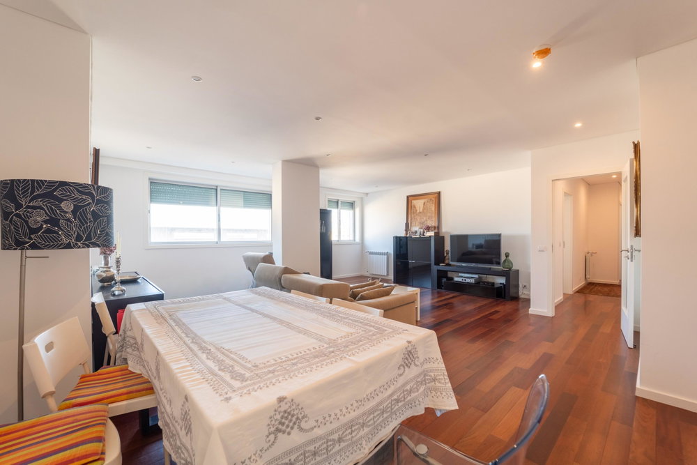 3 bedroom flat with 2 parking spaces, on Av. Boavista 2688911543