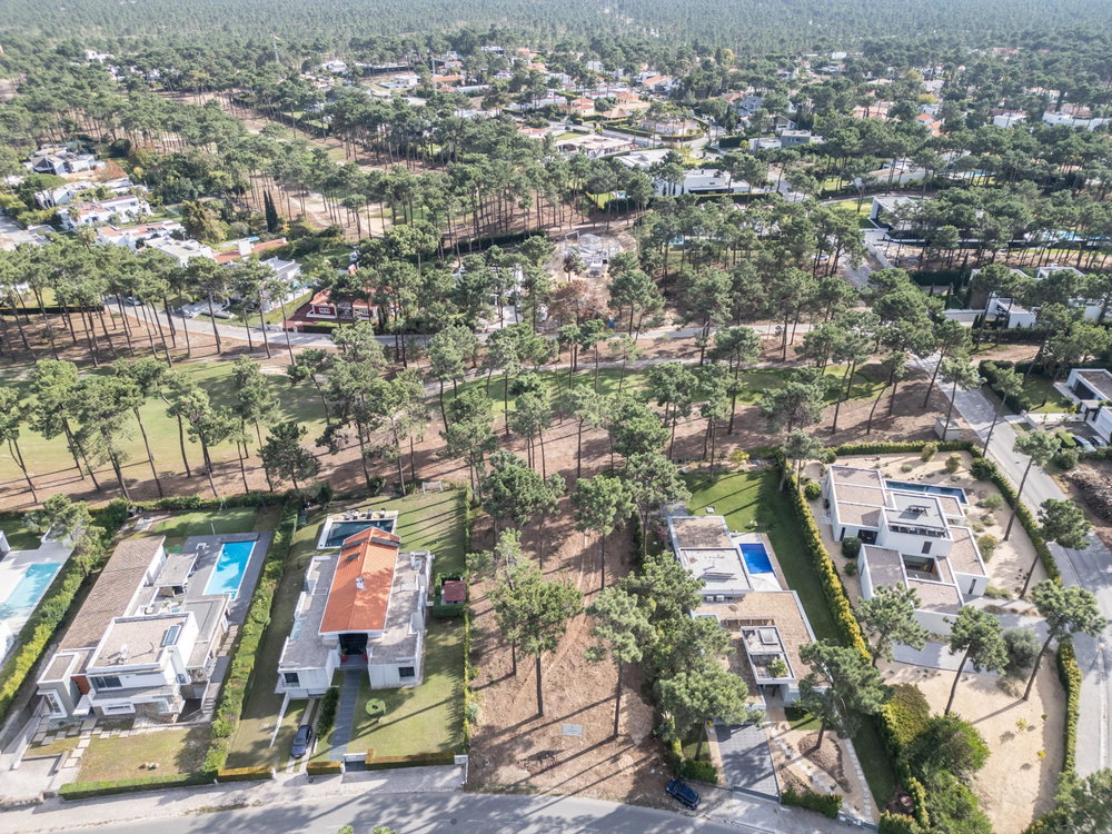 Land with 1,400m2, with Golf view, in Herdade da Aroeira