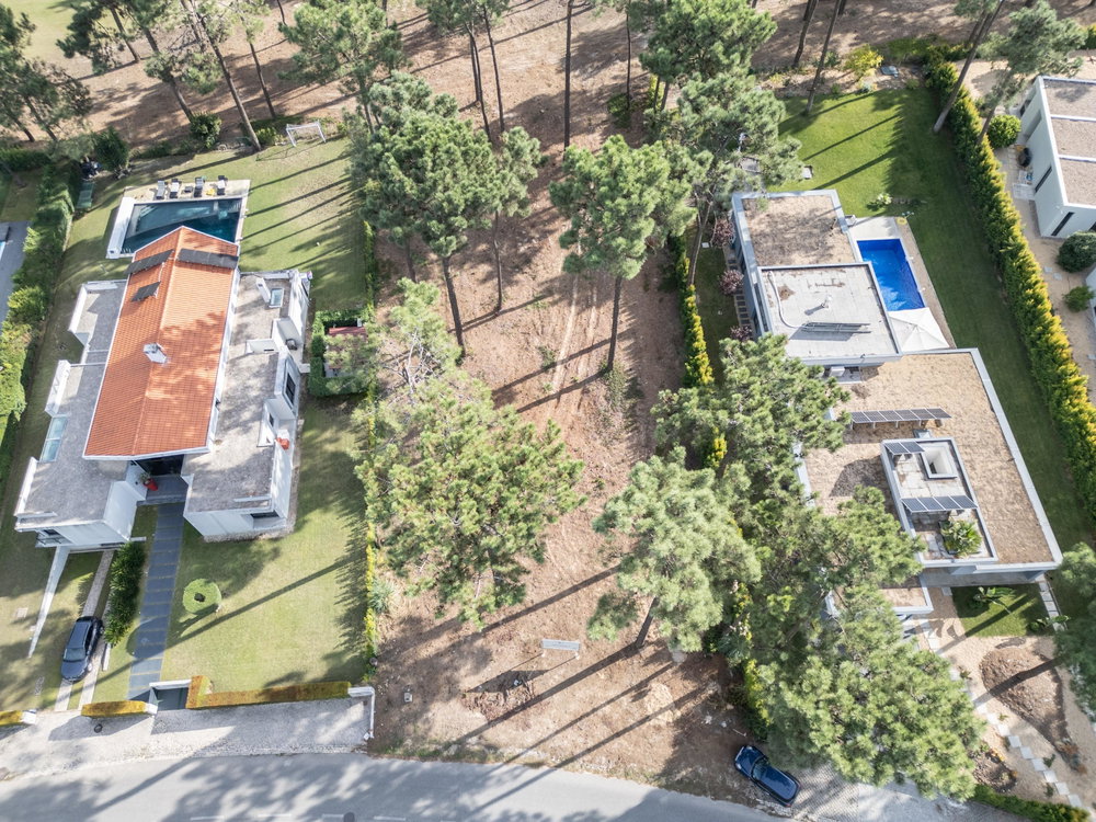 Land with 1,400m2, with Golf view, in Herdade da Aroeira