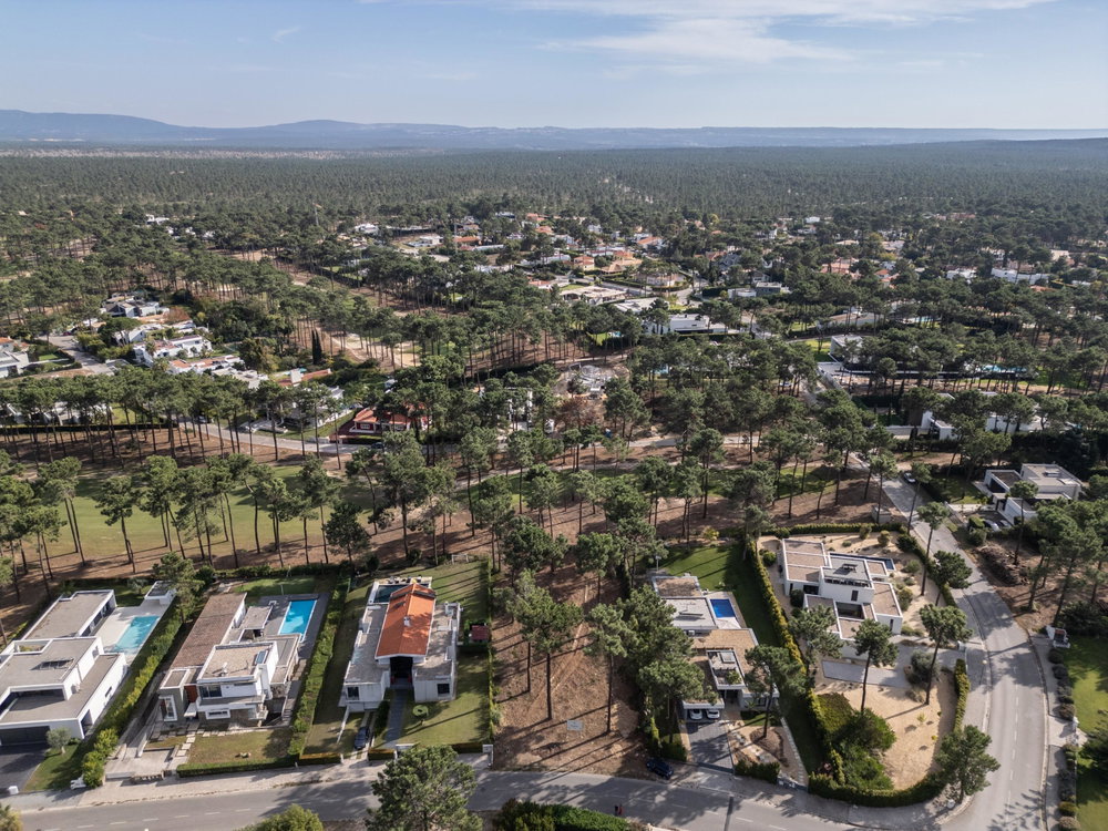 Land with 1,400m2, with Golf view, in Herdade da Aroeira