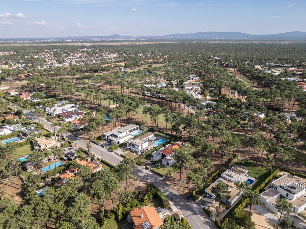 Land with 1,400m2, with Golf view, in Herdade da Aroeira