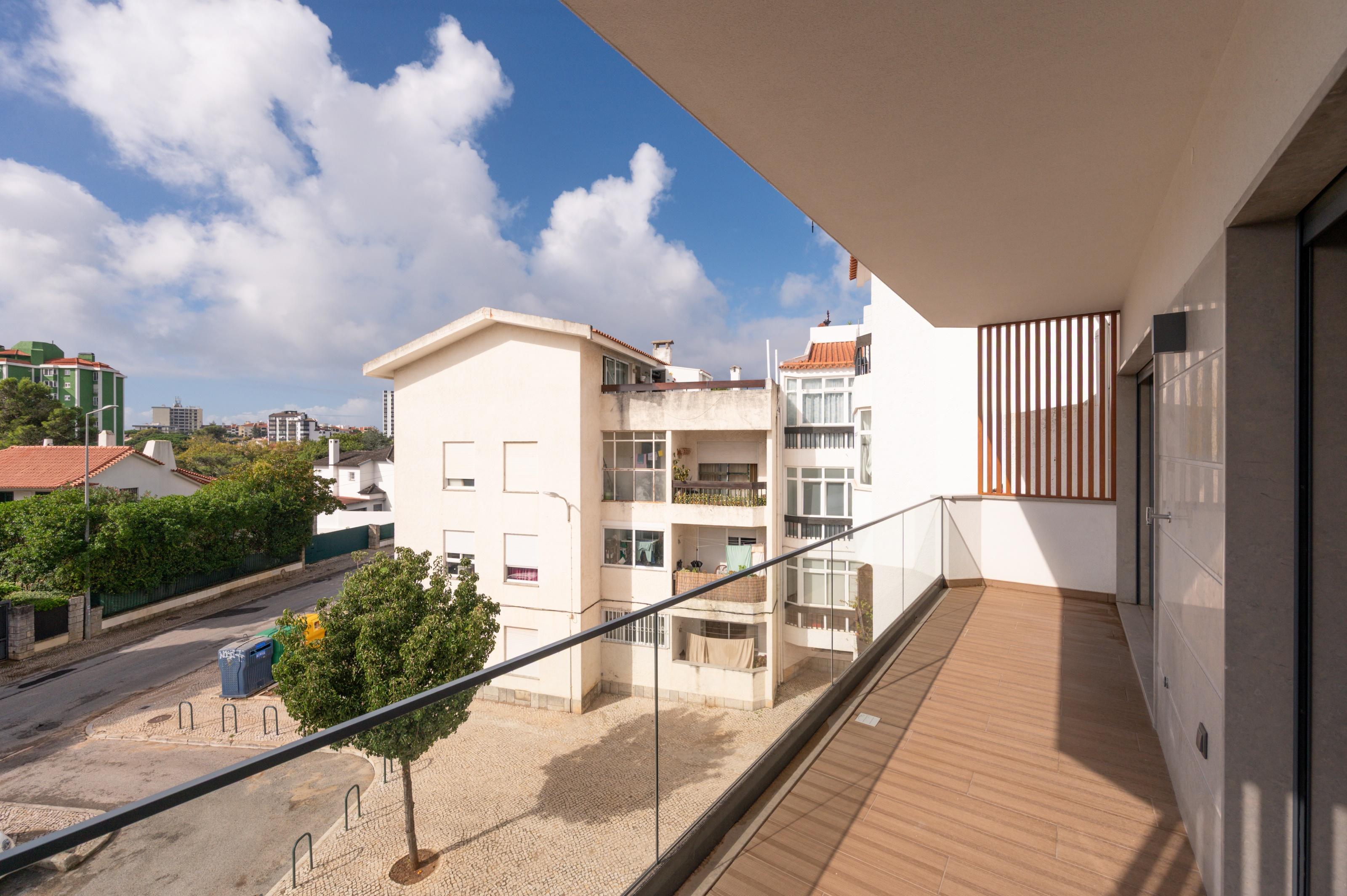 New 3 bedroom flat with box for 2 cars in the centre of Cascais