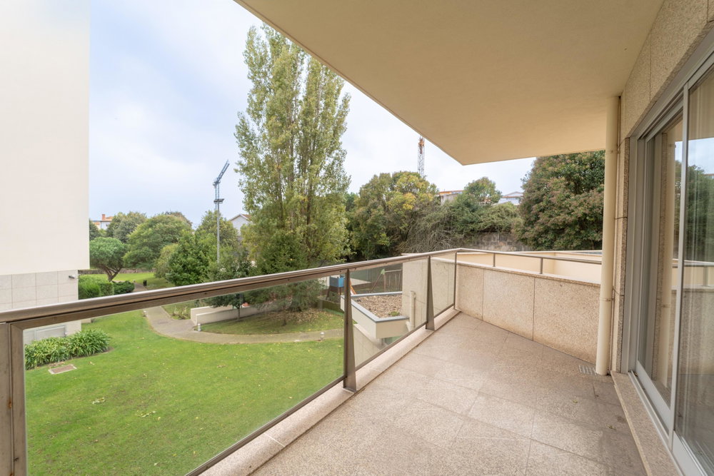 3 Bedroom Duplex Apartment with 3 Garages, in Lordelo do Ouro 2527418022
