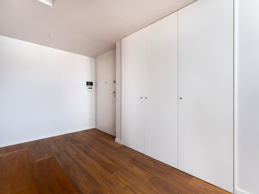 New construction 2 bedroom duplex flat, with parking, in Alcântara