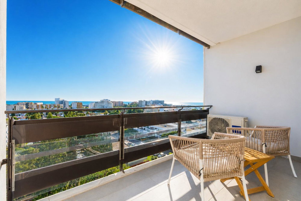 2 bedroom flat with balcony in the centre of Vilamoura, Algarve 2119106828
