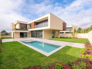 Contemporary 5 bedroom villa in Birre 3693735156
