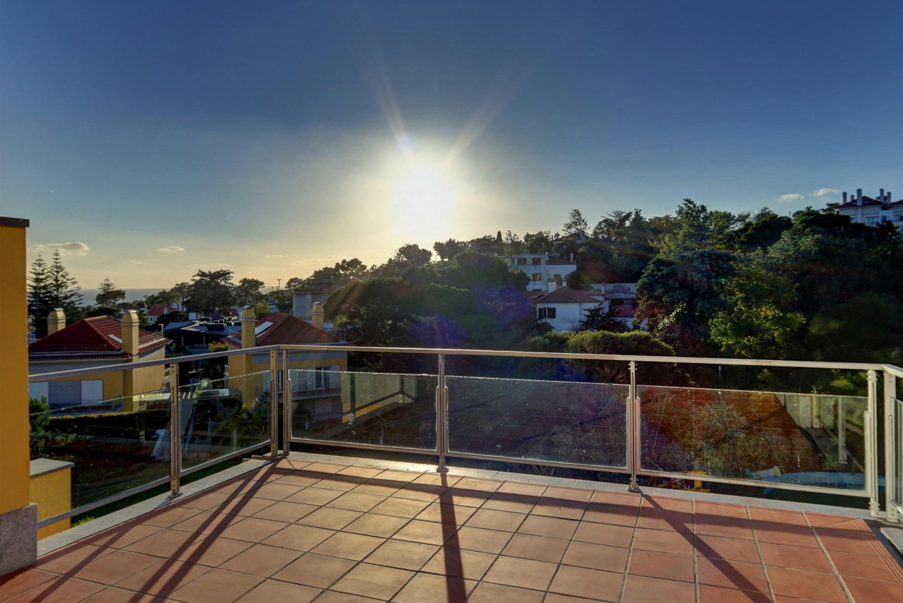 6 bedroom villa refurbished in the centre of Estoril