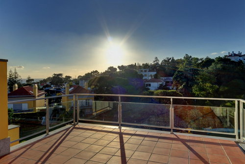 6 bedroom villa, refurbished, in the centre of Estoril 3875776542