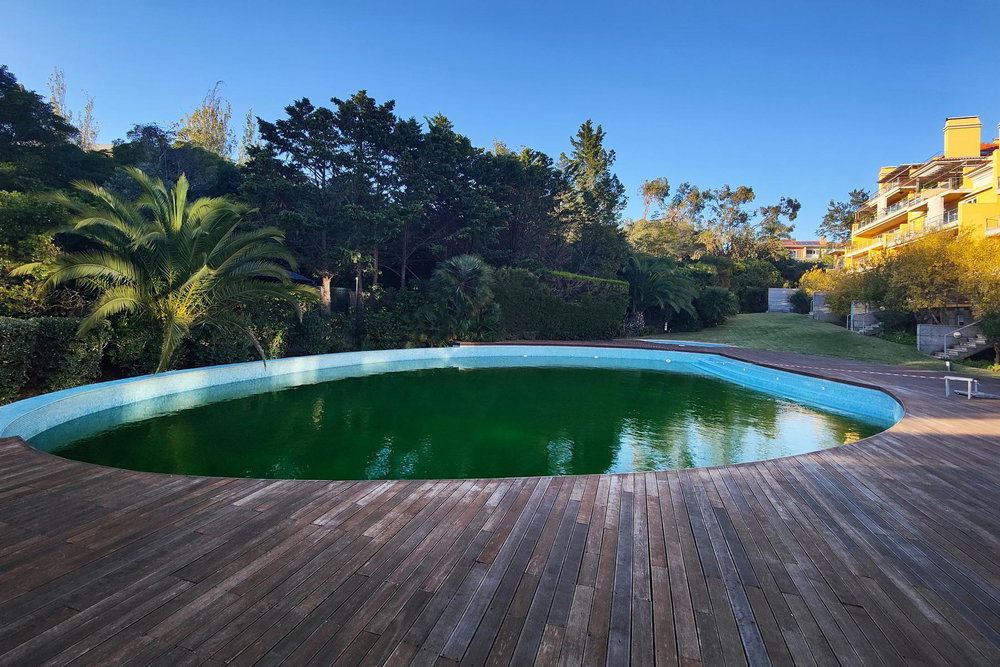 6 bedroom villa, refurbished, in the centre of Estoril 3875776542