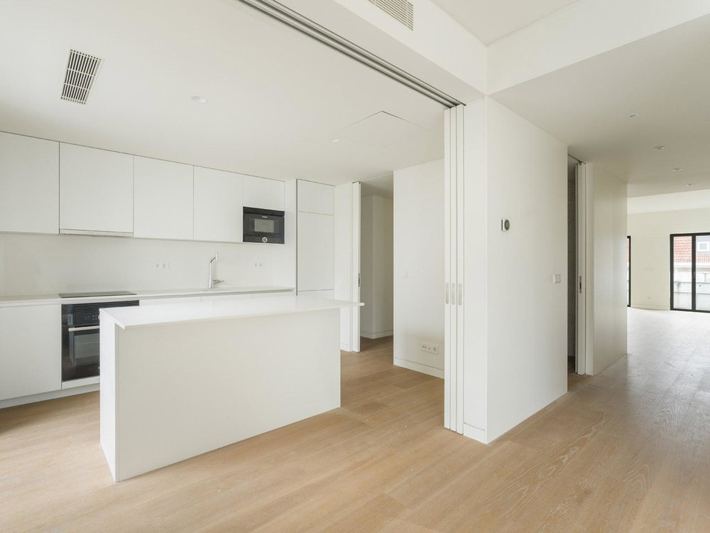 3 bedroom penthouse with large balcony and private garage, in Lisbon 3174858316