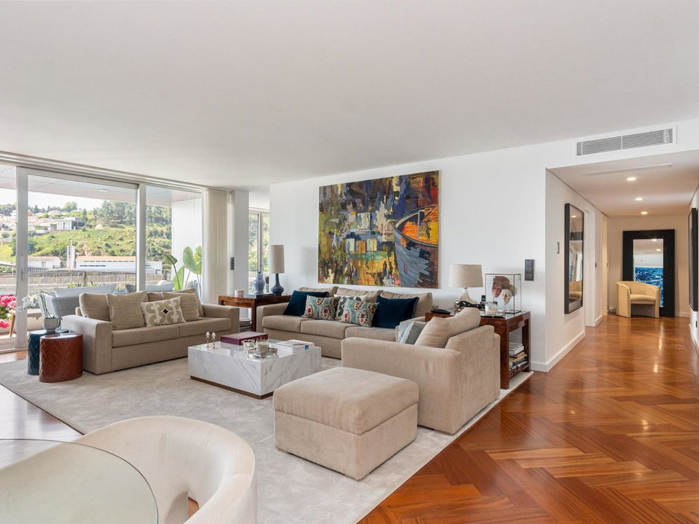3 bedroom flat with superb views over the Douro River
