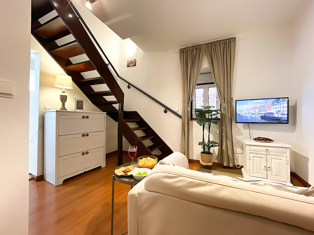 3-Bedroom Duplex Apartment in Ajuda, Fully Renovated, with Views of the Church of Memory 3322738087