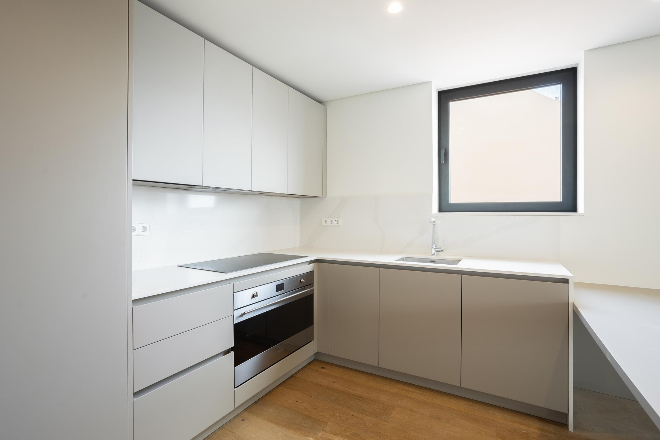 New 4 bedroom flat with 2 parking spaces and storage room in Belém