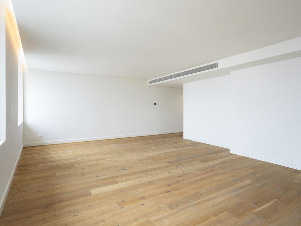 New 4bedroom apartment in Belém with river view, balcony and parking