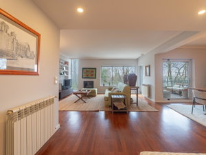 3 bedroom flat, with balcony and garage, in Foz do Douro