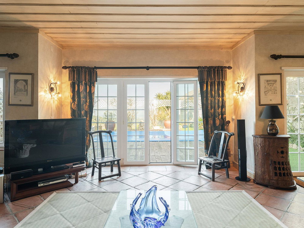 3 bedroom villa with sea view, located in Sintra
