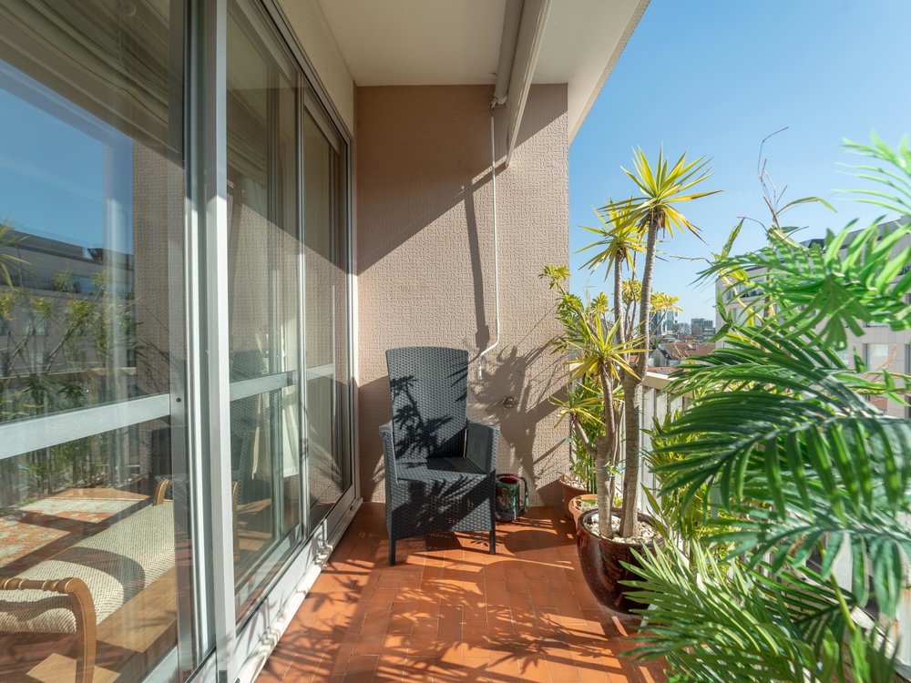 3 bedroom flat with two fronts and balconies on Av. da Boavista