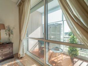 3 bedroom flat with two fronts and balconies on Av. da Boavista