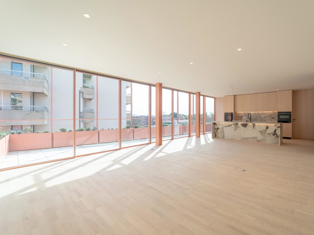 4+1 Bedroom Apartment in Foz – Top Floor with Private Penthouse