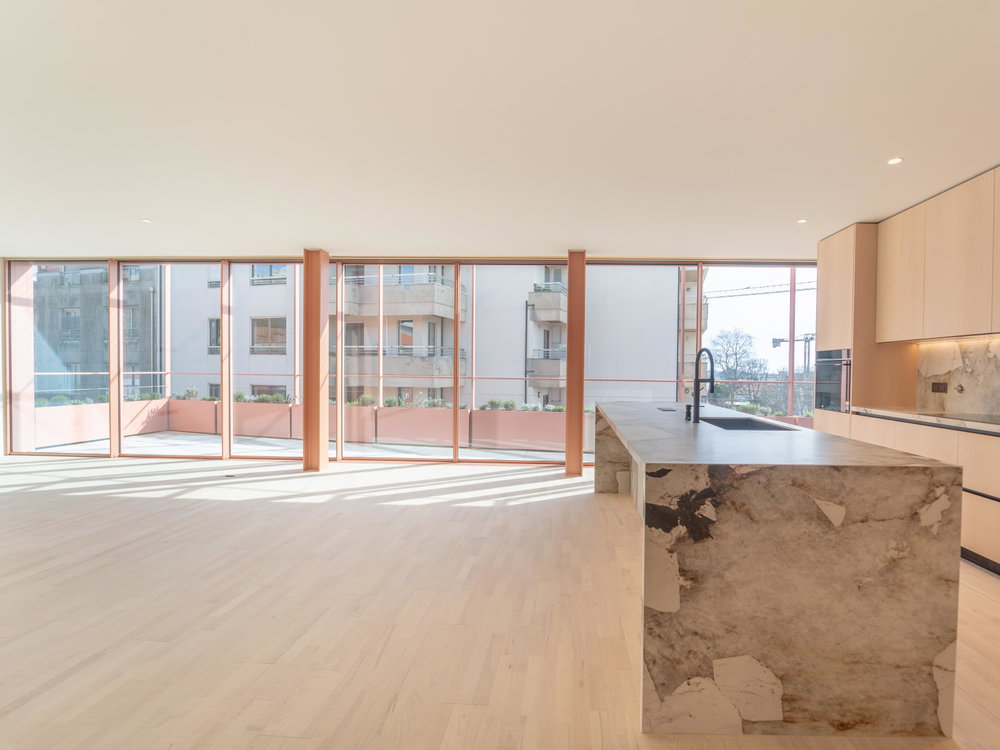 4+1 Bedroom Apartment in Foz – Top Floor with Private Penthouse