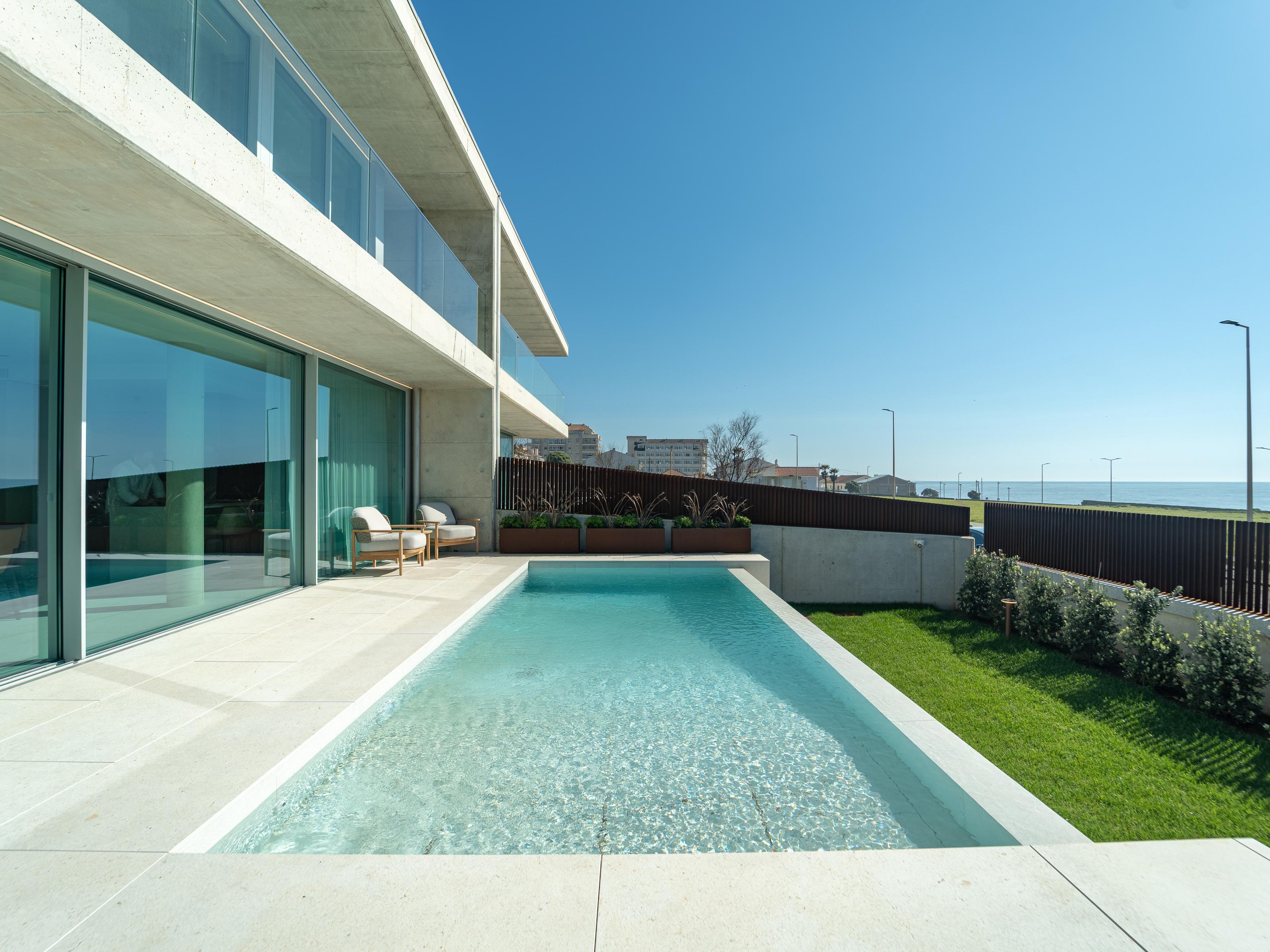 Luxury 5 bedroom villa with garden and swimming pool in Vila Nova de Gaia