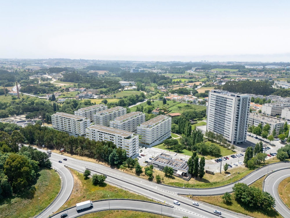3 bedroom flat with balcony and parking in Quinta da Moreira 4180439797