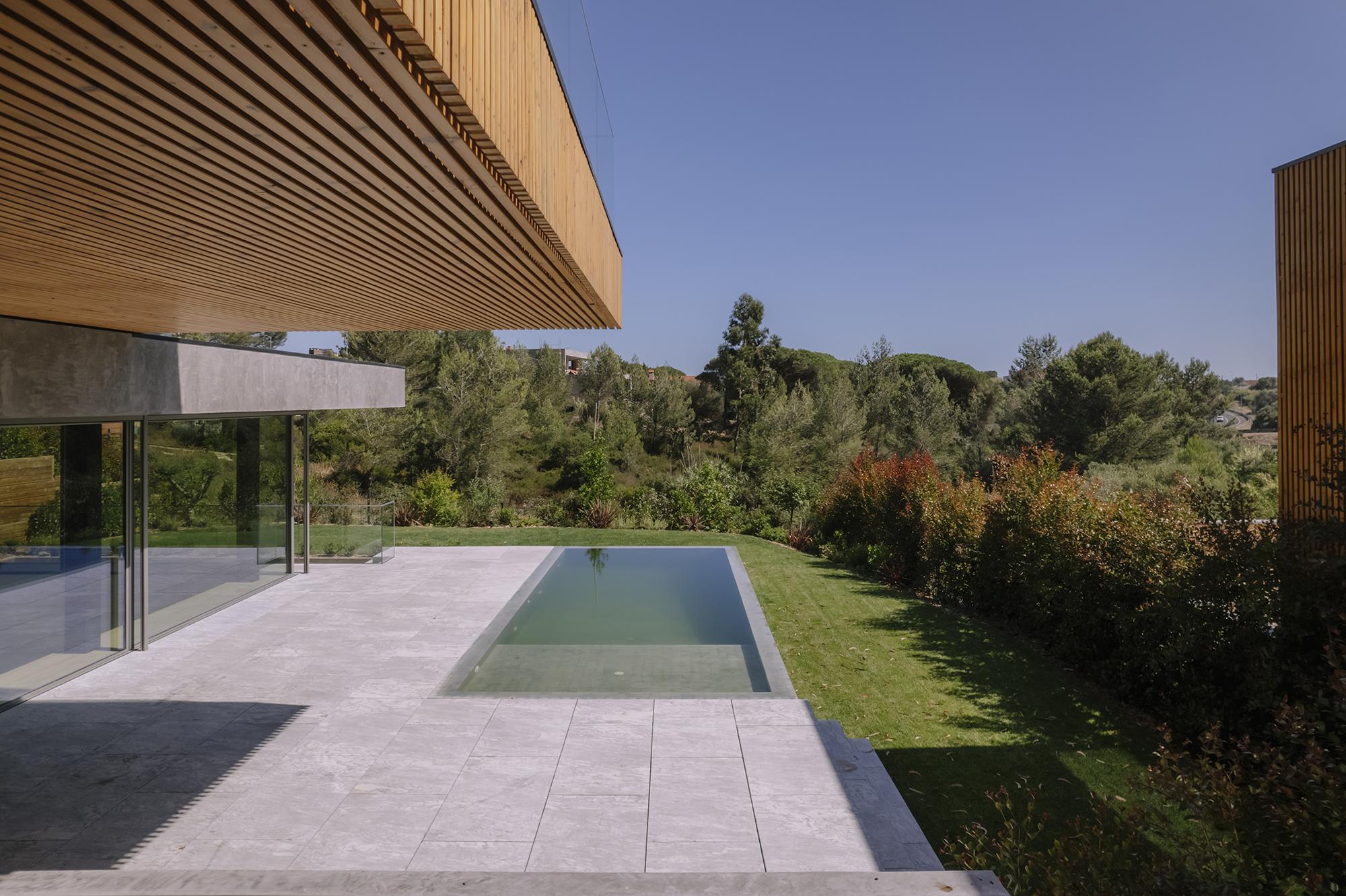 4 bedroom villa in Cascais with swimming pool and premium finishes