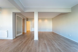 Renovated 2 Bedroom Apartment with Garage next to Boavista 2494789090