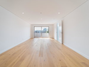 Renovated 3 bedroom flat on Avenida da Boavista 2721889428