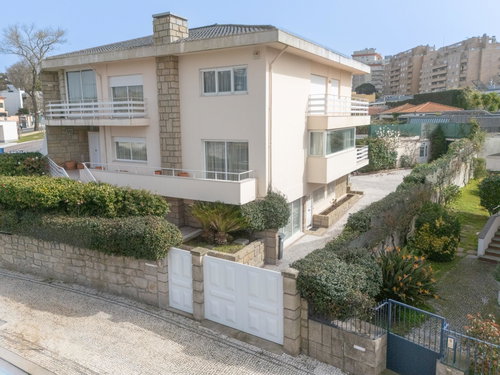 3 bedroom villa with garden in Praça do Império, Foz