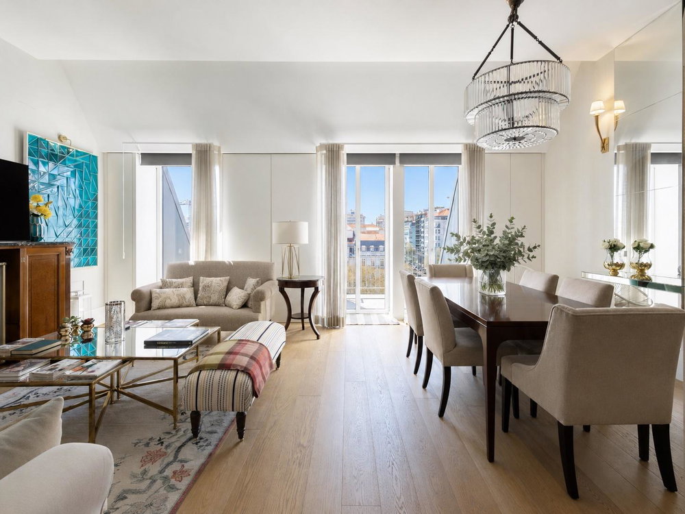 3 bedroom duplex flat with parking, on Avenida da Liberdade 918832679