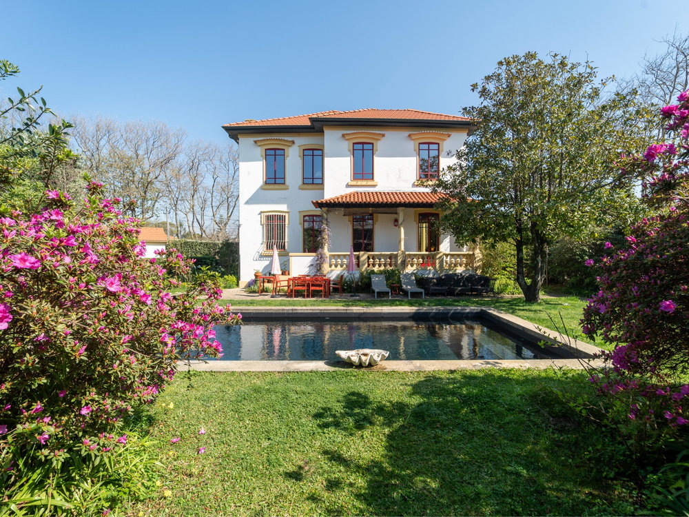 5 Bedroom Mansion with Pool and Garden, in Miramar