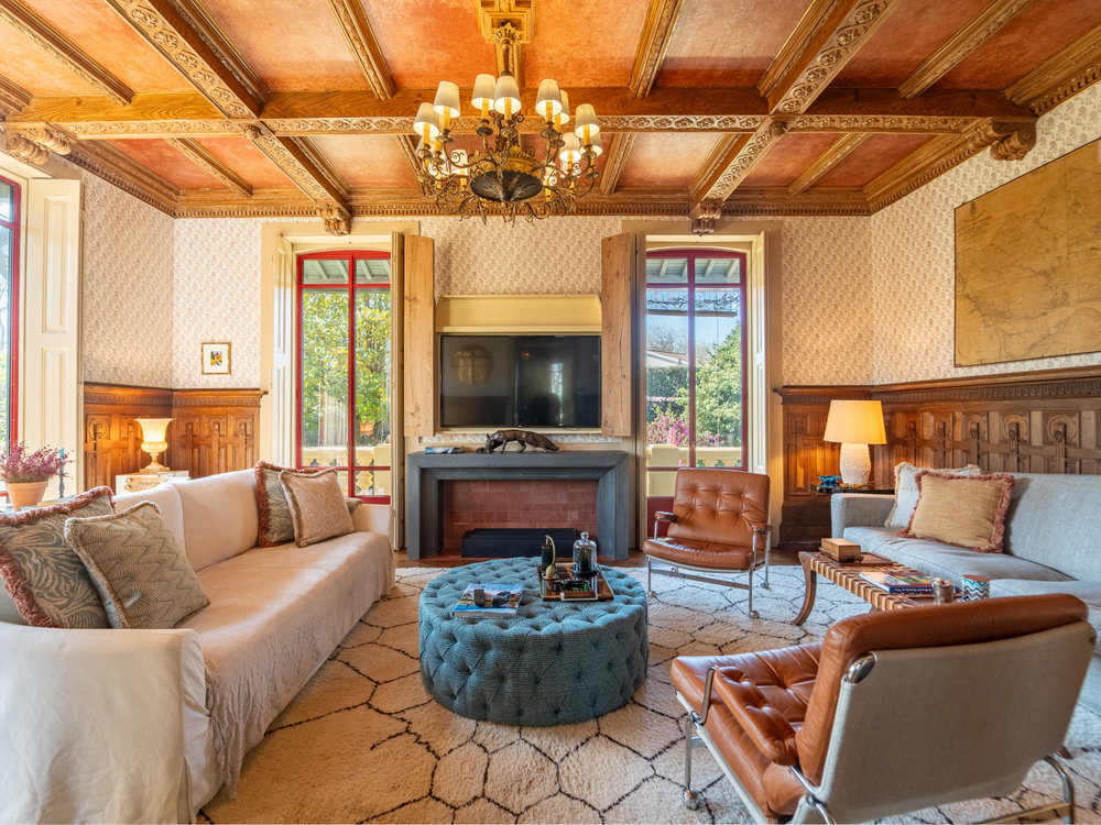 5 Bedroom Mansion with Pool and Garden, in Miramar