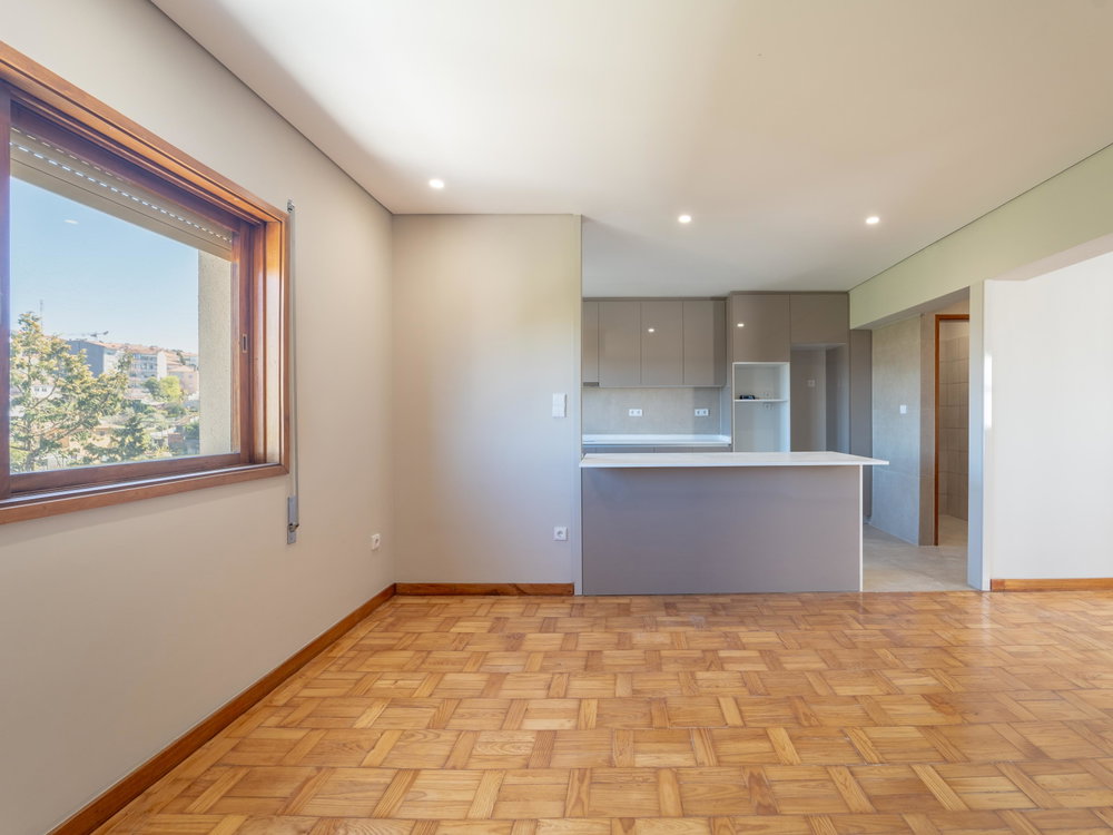 3 bedroom flat on Avenida da República 701650095