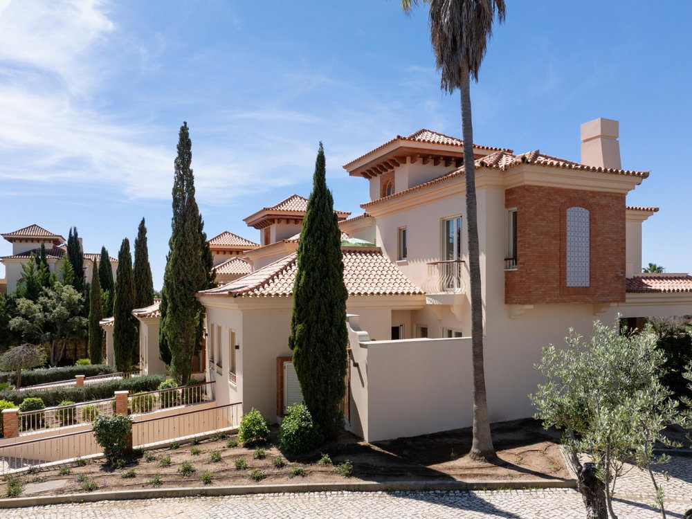 3 bedroom villa with terrace and storage room at Monte Rei Golf & Country Club