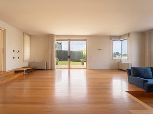 4 bedroom villa with garden and terrace in Aldoar