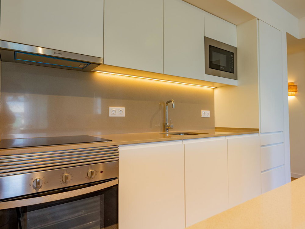 3 bedroom flat in fractional property, with deck and pool, close to the beach