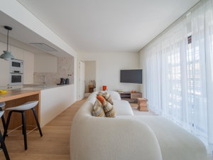2 bedroom flat with outdoor area in the most recent development next to the Douro River