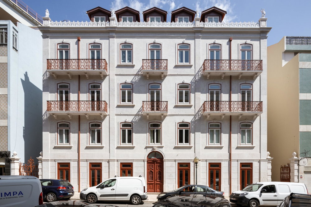 Apartamento T6 em Alcântara, com estacionamento e arrecadação