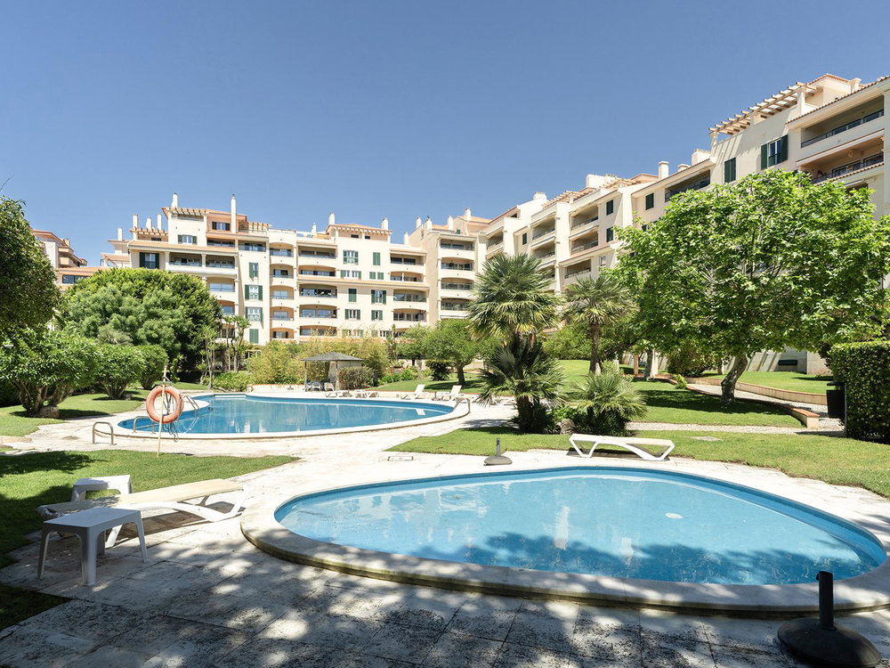 Apartamento T2 com vista mar, em condomínio privado Cascais 4234145200