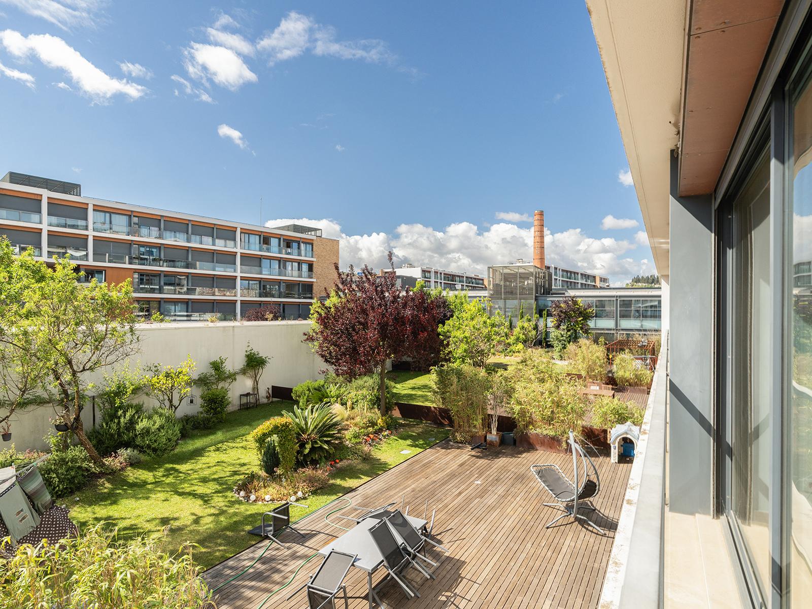 3 bedroom flat with parking and storage room in the Alcântara-Rio Condominium