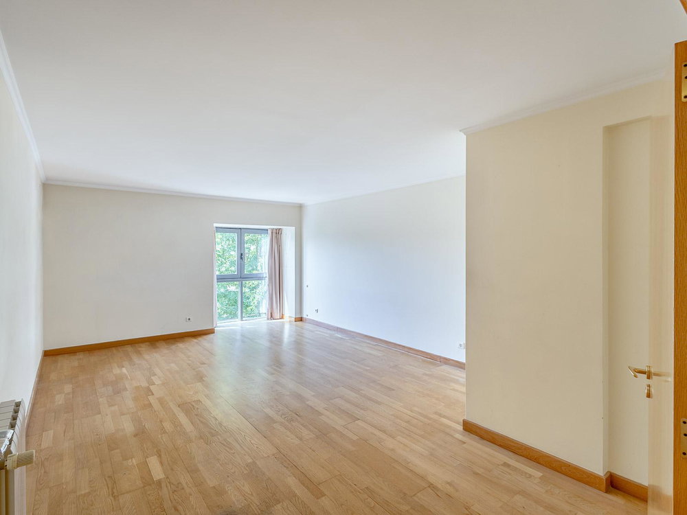 3 bedroom flat with parking and storage room, in Campolide 3463985815